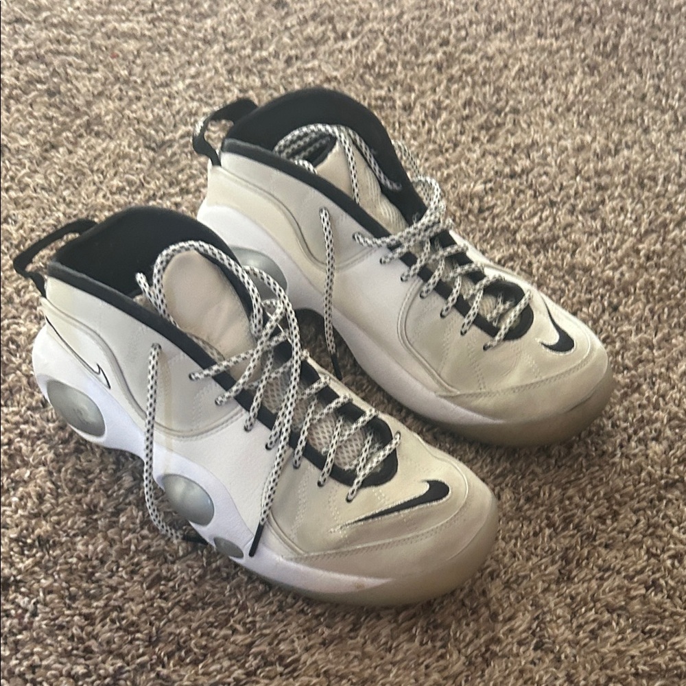 Nike Men's White and Black Athletic Shoes